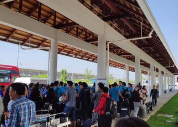 Đội truyển Việt Nam đã có mặt tại Lào
