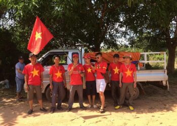 Không khi cổ động đội tuyển quốc gia Việt Nam trên đất Lào