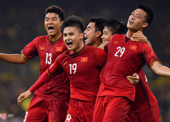 Hai đội Việt Nam và Malaysia hòa 2-2 chung kết lượt đi