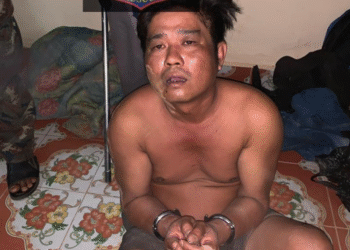 TIN NÓNG : CÔNG NHÂN VIỆT NAM GÂY GỔ DÙNG DAO ĐÂM NHAU ĐẪN ĐẾN TỬ VONG