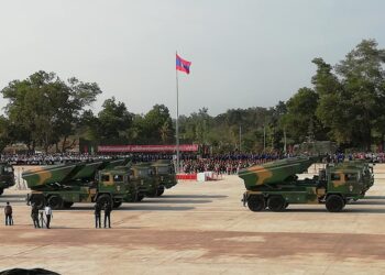 Tổng duyệt diễu binh chuẩn bị lễ chào mừng 70 năm ngày thành lập Quân đội Nhân dân Lào