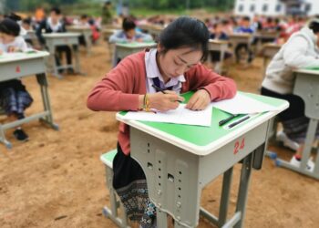 Trường học tại Lào chống gian lận thi cử