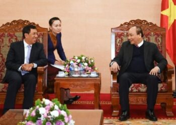 35. Thống đốc Ngân hàng TW Lào thăm Việt Nam