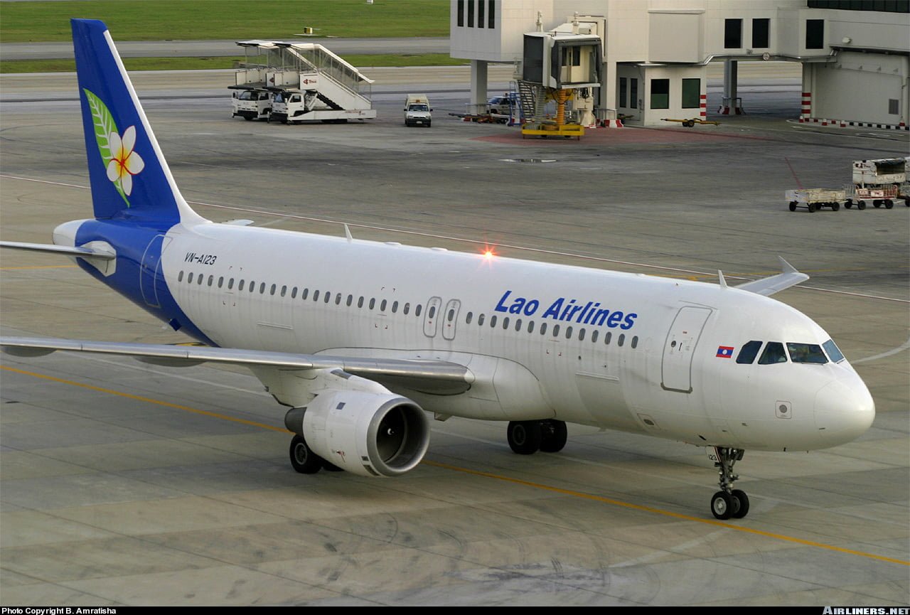 Máy bay Lao Airline hạ cánh khẩn cấp vì gặp trục trặc
