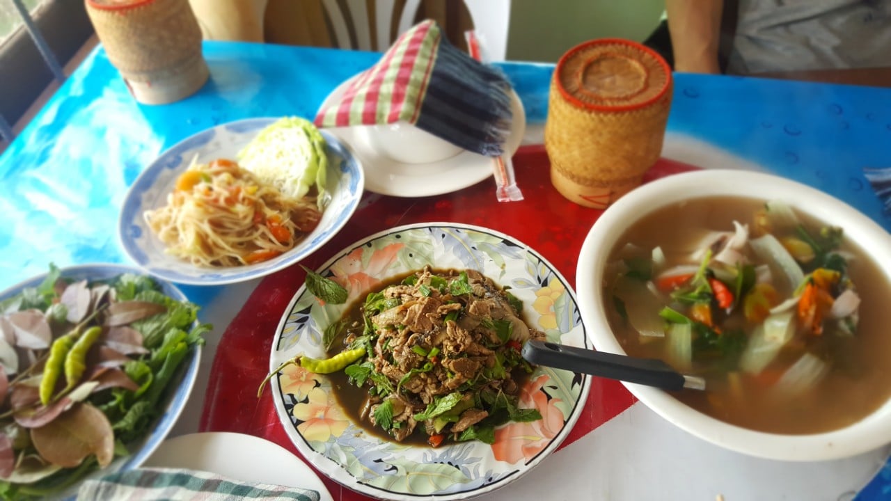 Lạp, món ăn chứa đựng nét văn hóa Lào