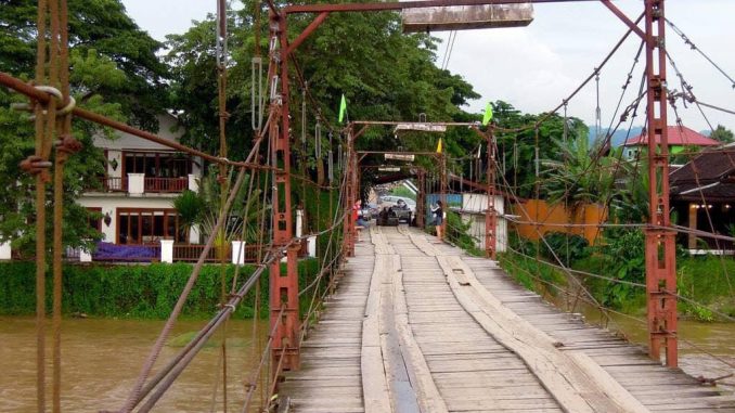 Văng Viêng chuẩn bị xây dựng thêm cầu mới qua sông Nặm Song