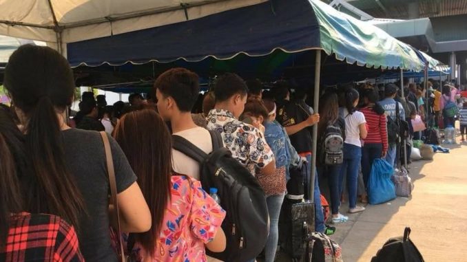 Khó giữ chân lao động Lào ra làm việc tại nước ngoài, chủ yếu là Thái Lan