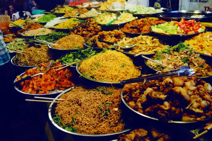 Sống ở thủ đô Viêng Chăn cần chi trung bình 100 USD cho ăn uống mỗi tháng