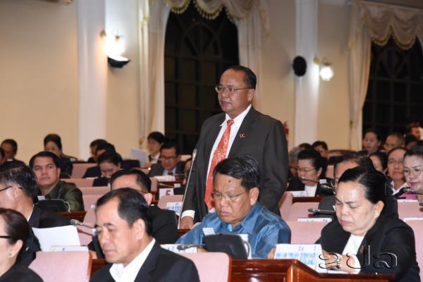 Họp Quốc hội Lào kỳ 7 Khóa 8, Chính phủ được đề nghị xem xét lại nhiều vấn đề