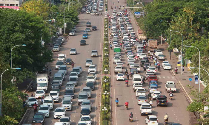 Thủ đô Viêng Chăn còn 700 nghìn phương tiện chưa đóng phí đường bộ, sẽ tăng cường kiểm tra xử phạt từ 1/7 tới
