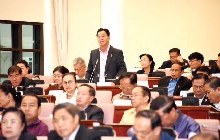 Đại biểu Quốc hội Lào: nên chuyển xe công sang xe chạy điện