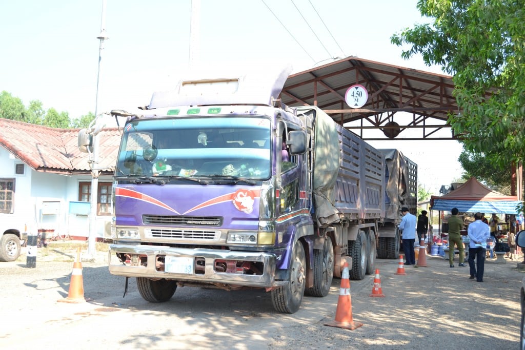 Savannakhet chỉ đạo dỡ bỏ các chốt kiểm tra giao thông trên địa bàn tỉnh