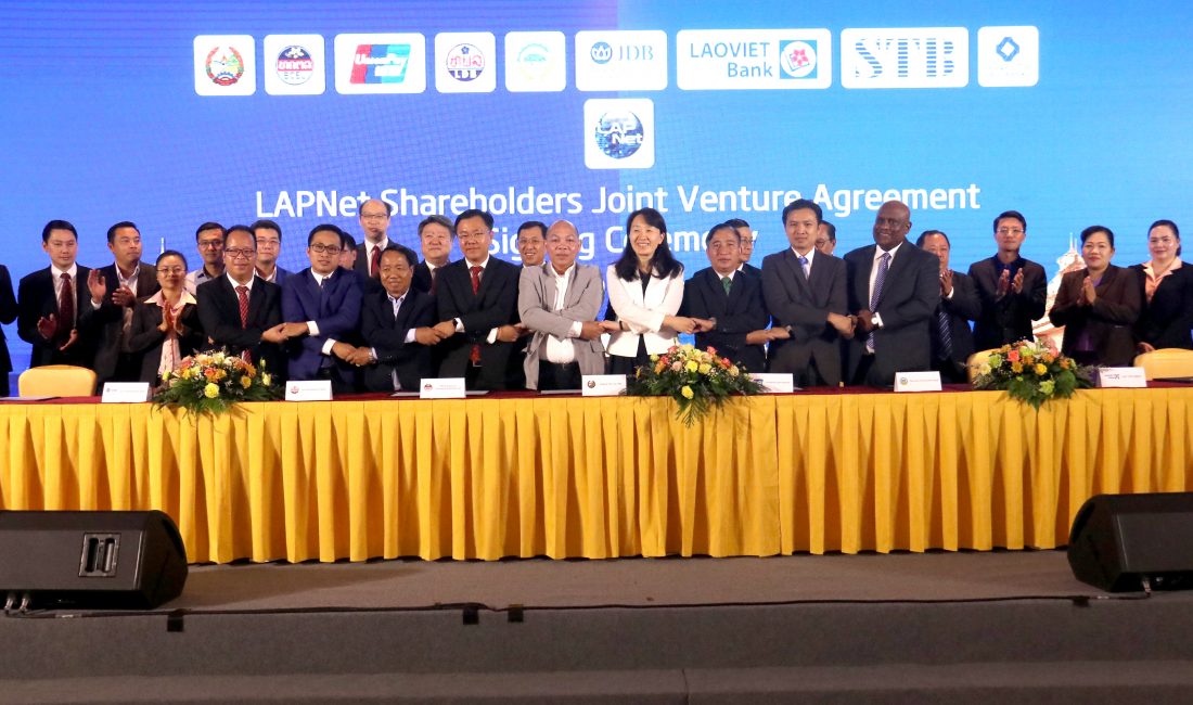 Các ngân hàng tại Lào hợp tác thành lập mạng lưới thanh toán chung LAPnet
