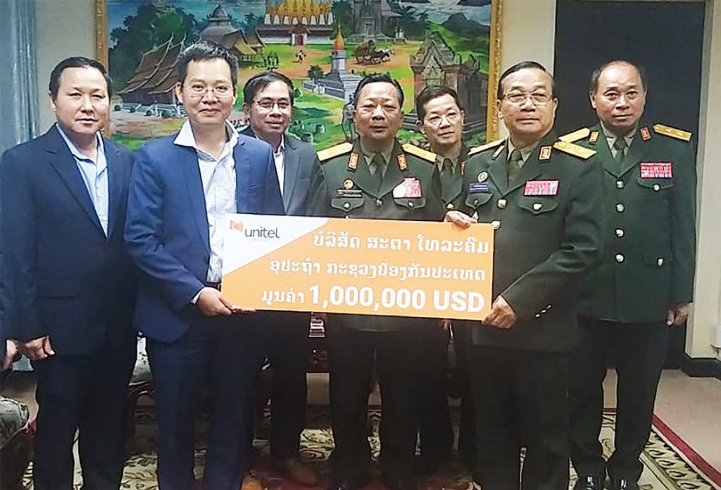 Unitel trao tặng 1 triệu USD cho Bộ Quốc phòng Lào