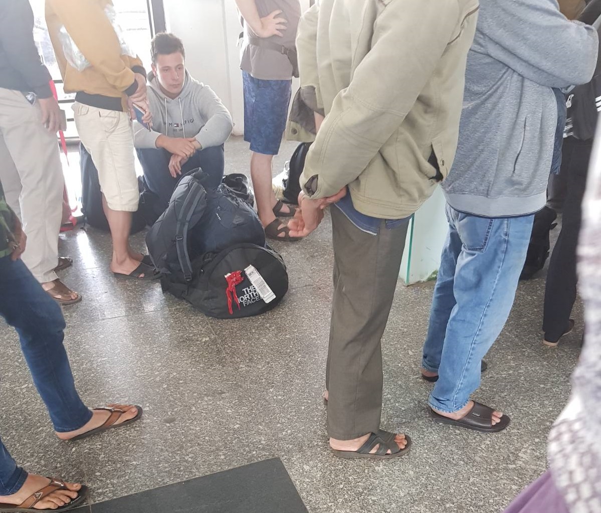 Chờ đợi nhiều tiếng đồng hồ tại cửa khẩu để được từ Lào về Việt Nam do “lỗi hệ thống”