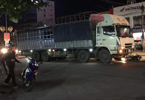 Xe tai bien so Lao gay tai nan thuong tam