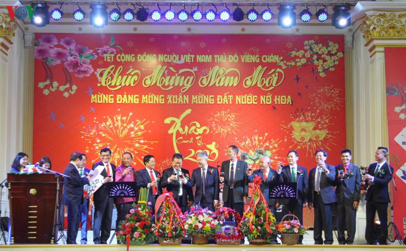Bà con Việt kiều tại Lào tưng bừng đón Năm mới