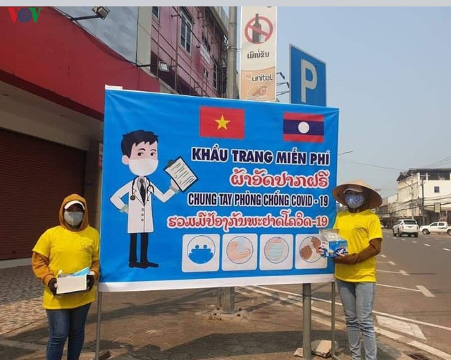 Cộng đồng người Việt tại Lào chung tay chống dịch