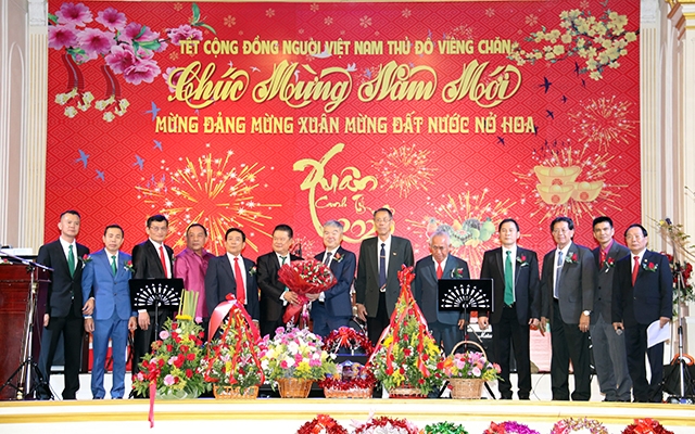 Việt Nam - Lào cùng vững bước xây dựng tương lai tươi sáng