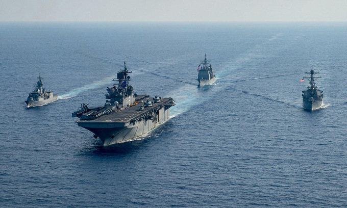 Tàu chiến của Mỹ và Australia diễn tập trên Biển Đông ngày 18/4. Ảnh: US Navy.