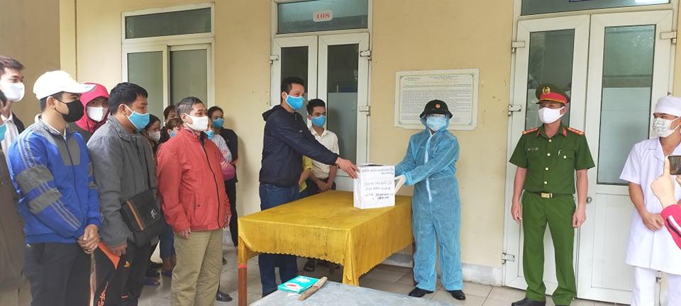Hoàn thành cách ly, người Việt trở về từ Lào quyên góp ủng hộ nhà nước chống Covid-19