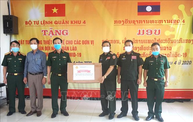 Bộ Tư lệnh Quân khu 4 trao tặng vật tư y tế cho Quân đội nhân dân Lào
