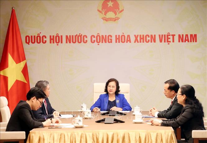 Chủ tịch Quốc hội Nguyễn Thị Kim Ngân điện đàm với Chủ tịch Quốc hội Lào