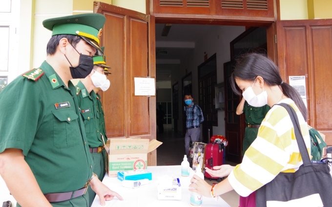 Nhập cảnh cho hơn 1.000 du học sinh Lào vào Việt Nam 