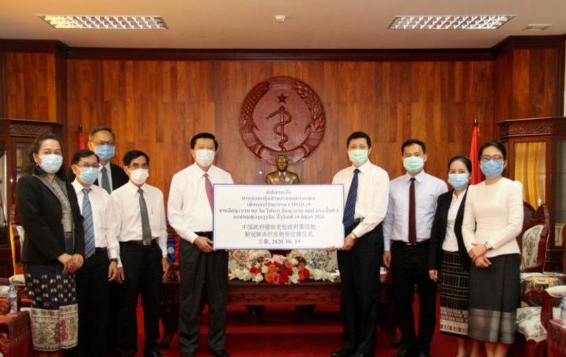 Trung Quốc trao tặng lô hàng vật tư y tế phòng dịch Covid-19 đợt thứ 4 cho Lào