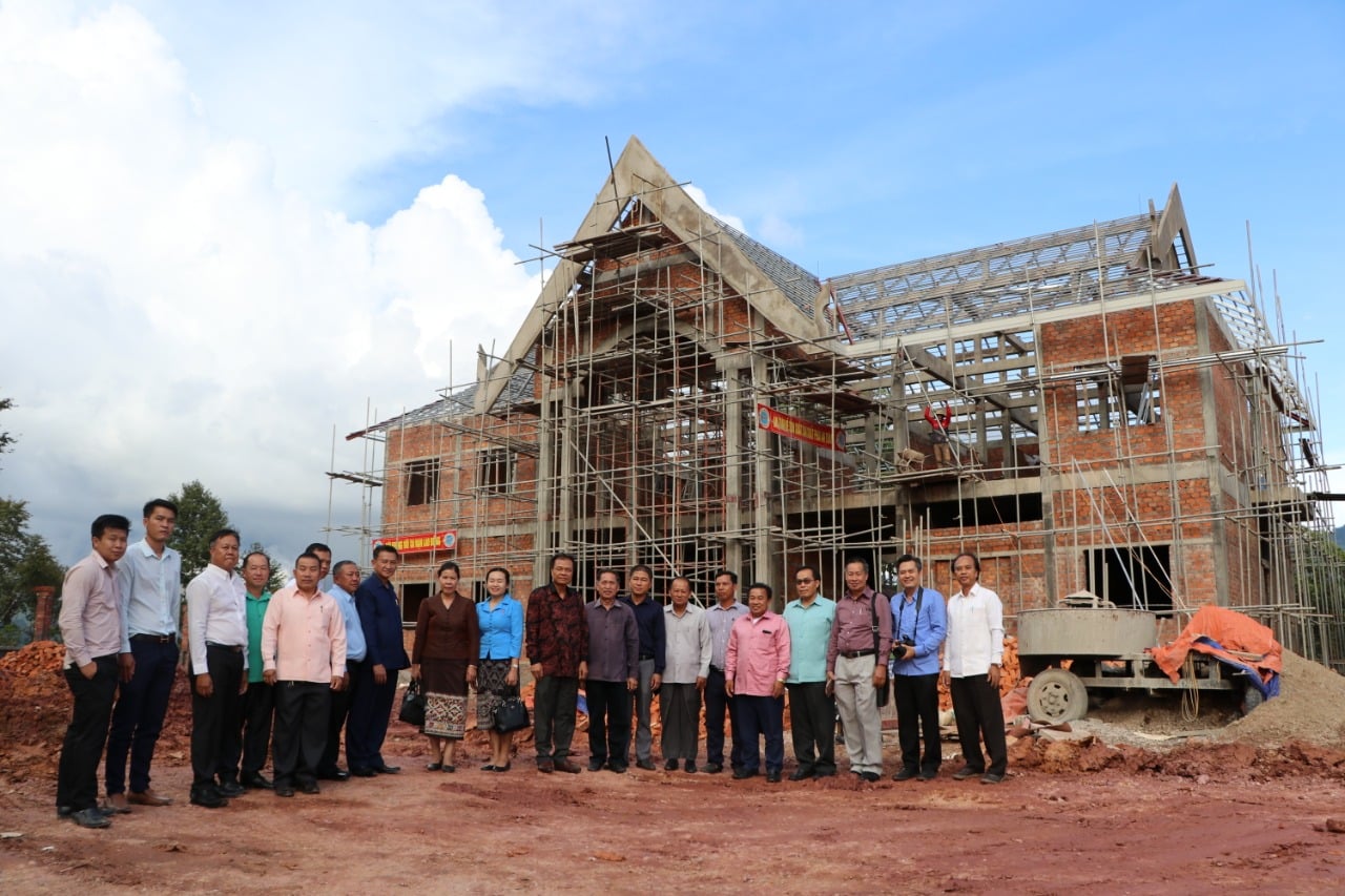 Lãnh đạo Bộ Thông tin, Văn hóa và Du lịch Lào thị sát dự án đài phát thanh và truyền hình tỉnh Xaysomboun