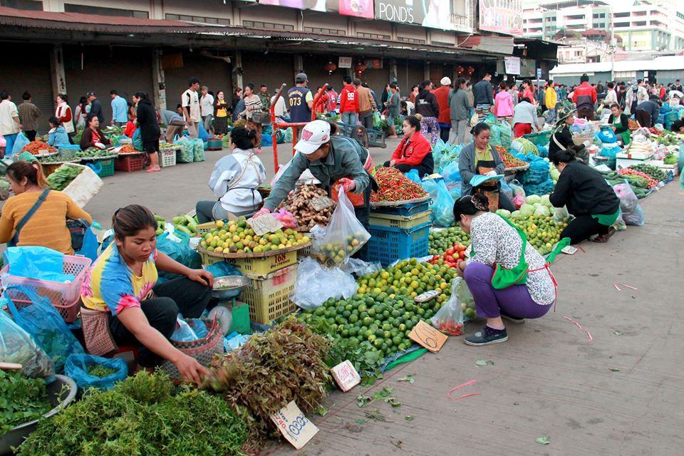 Thủ đô Vientiane nghiên cứu cơ cấu giá hàng hóa tiêu dùng
