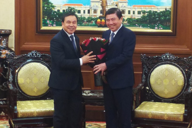 chu tich Phong tiep dai su Lao anh 1