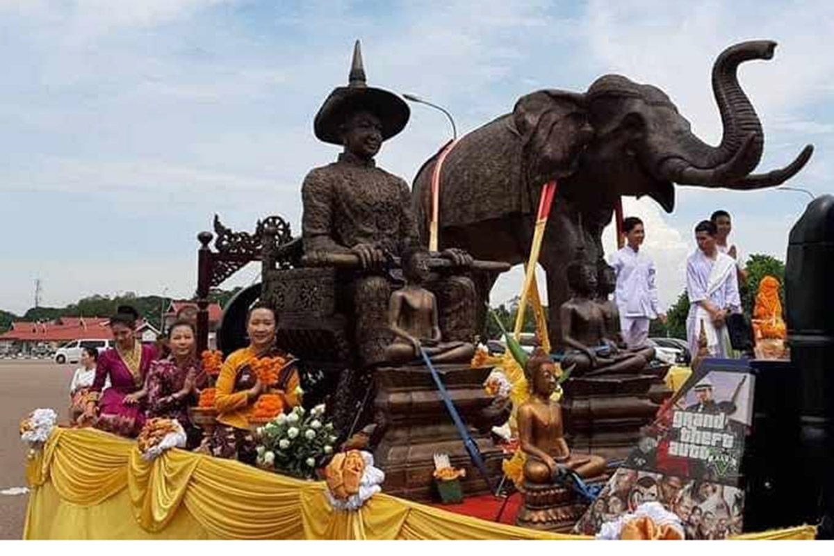 Lào chuẩn bị di chuyển tượng nhà vua Xaysetthathirath từ Vientiane về tỉnh Attapeu