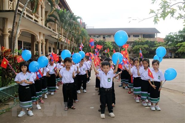 Trường song ngữ Lào-Việt Nam Nguyễn Du bế giảng năm học 2019-2020