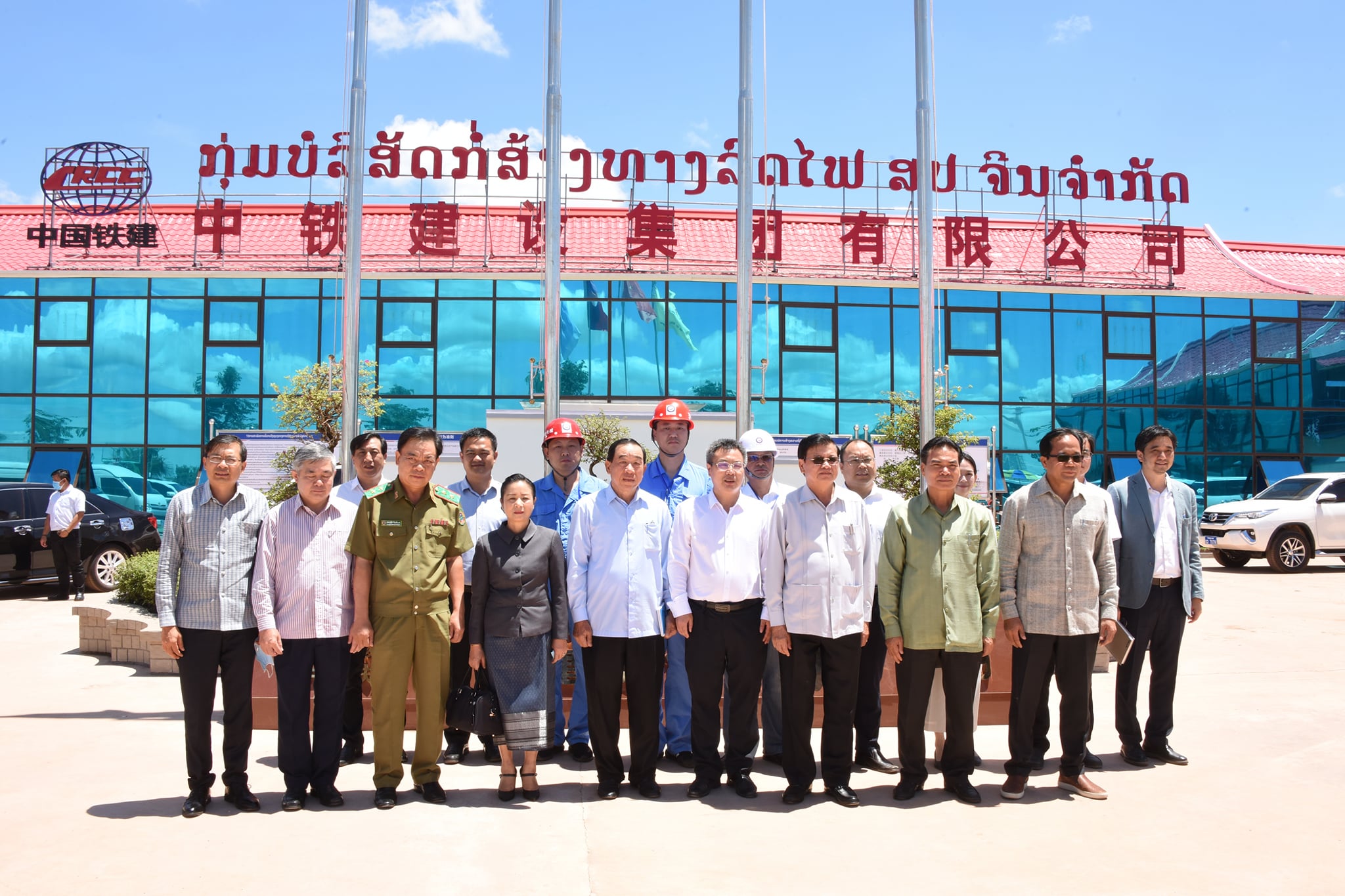 Thủ tướng Lào thị sát các dự án lớn tại Vientiane