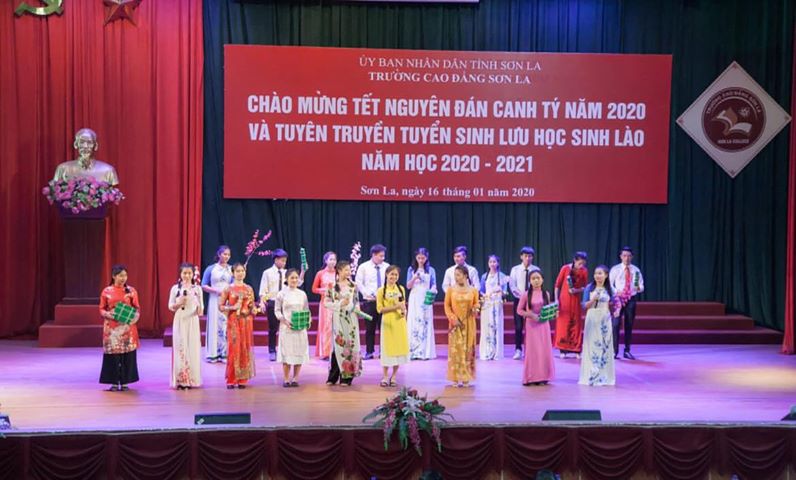 Đại sứ Lào thăm trường và du học sinh Lào đang học tập tại Cao đẳng Sơn La