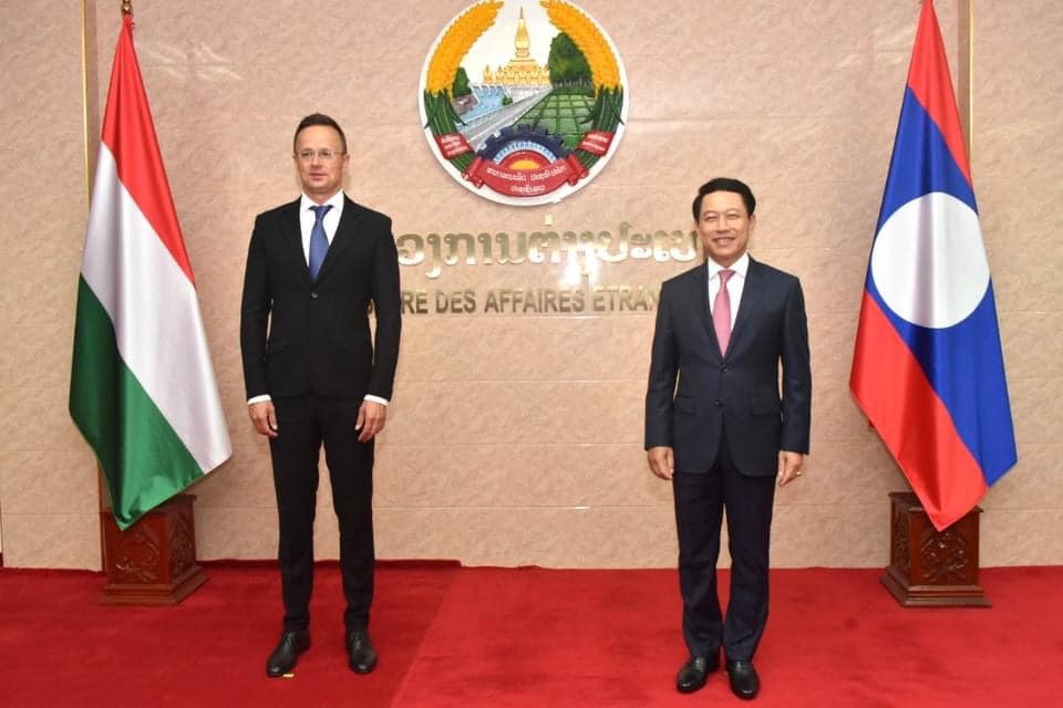 Bộ trưởng Ngoại giao Hungary thăm Lào