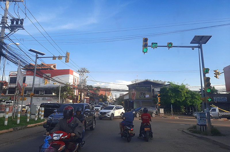 Hệ thống đèn giao thông ở Vientiane còn nhiều bất cập