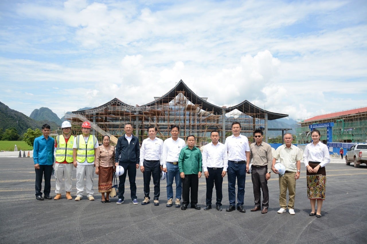 Lãnh đạo Lào thăm dự án cao tốc Vientiane-Vang Vieng