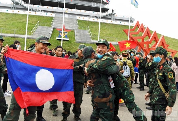 Army Games 2020: những cái ôm thắm thiết Việt Nam-Lào