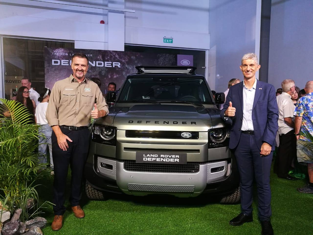 Ra mắt dòng xe Land Rover Defender tại Lào