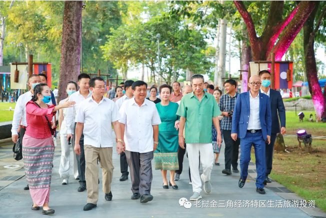 Đoàn công tác hai tỉnh Hủa Phăn và Xiêng Khoảng đi thăm Đặc khu Tam giác Vàng