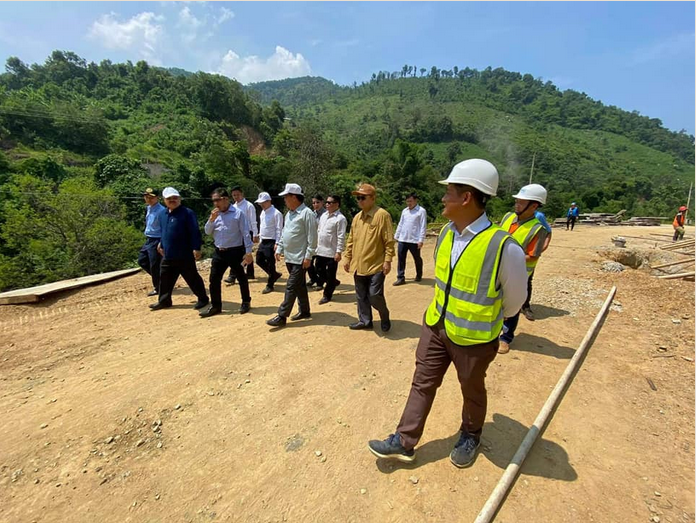 Lãnh đạo Bộ Năng lượng và Mỏ thăm dự án thủy điện ở tỉnh Huaphan