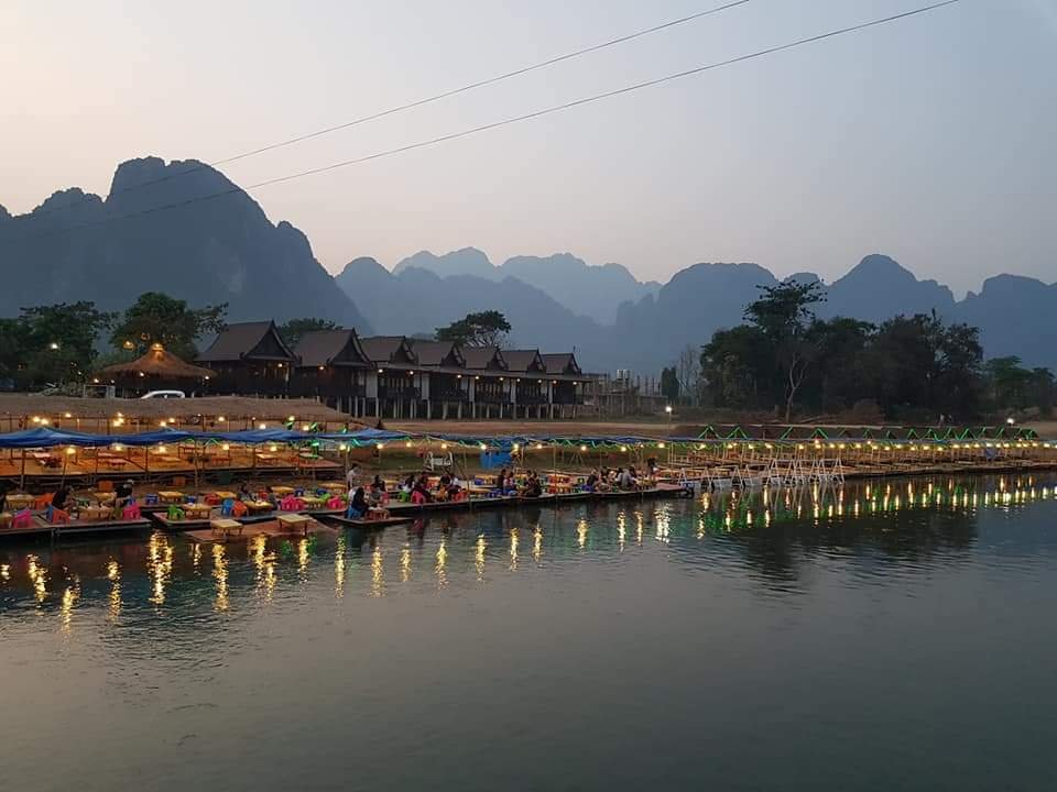 Chính quyền huyện Vang Vieng yêu cầu tháo dỡ công trình lấn chiếm điểm du lịch