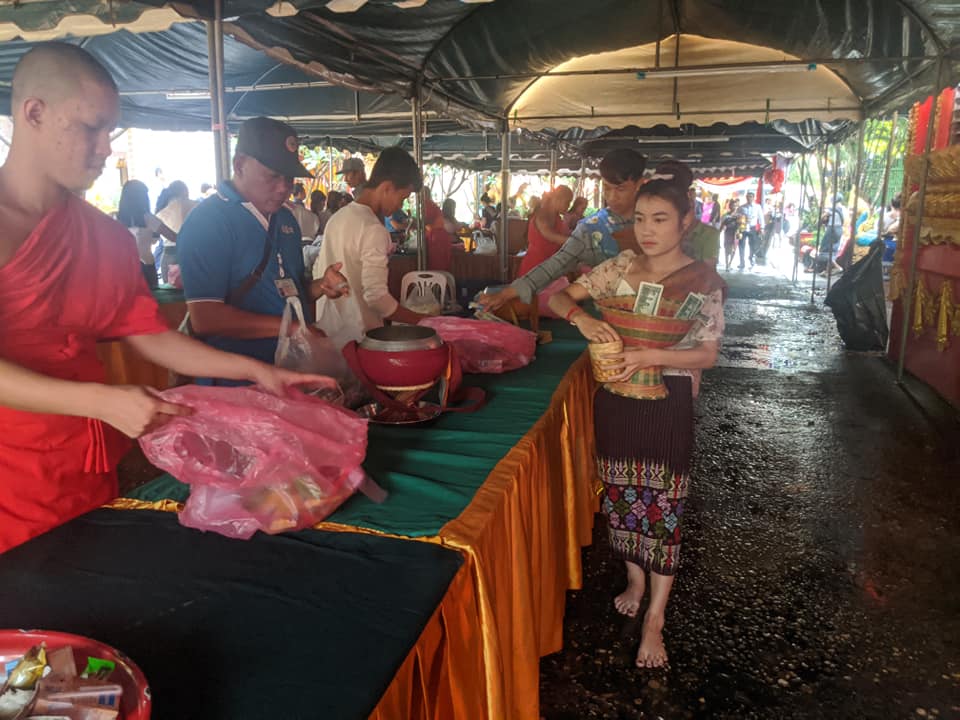 Người dân Lào nô nức tham gia lễ hội Mãn chay 2020