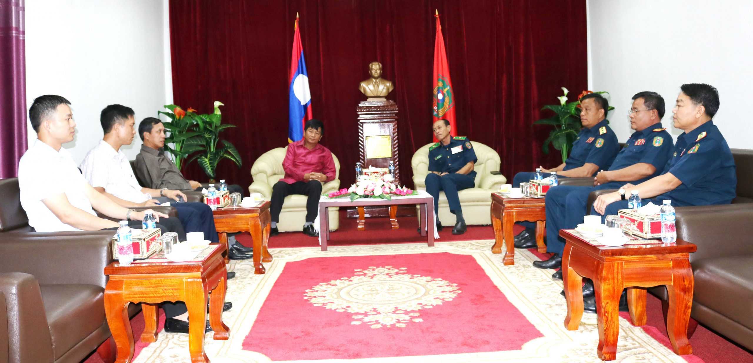 Đại diện Bộ Công an Việt Nam chúc mừng ngày thành lập lực lượng cảnh vệ Lào