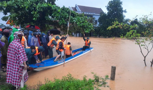 Người Việt Nam tại thủ đô Viêng Chăn phát động quyên góp, ủng hộ đồng bào miền Trung