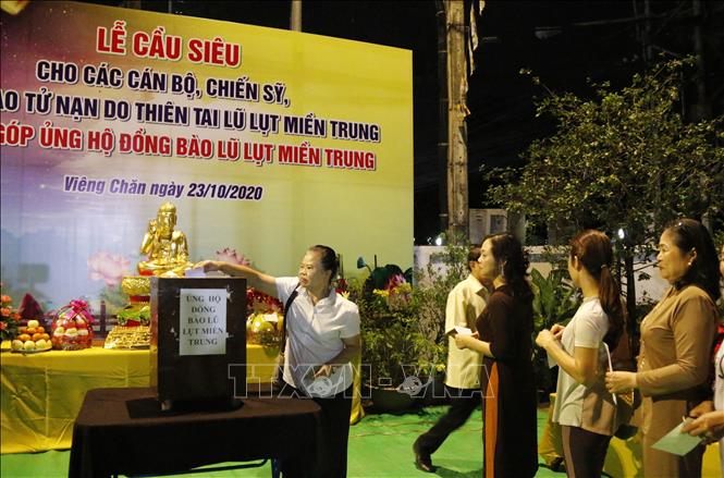 Cộng đồng người Việt Nam tại Lào cầu siêu cho các nạn nhân tử vong do lũ lụt miền Trung