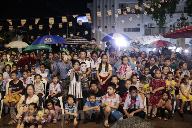 Tet Trung thu y nghia cua con em Viet kieu o thu do Vientianne cua Lao hinh anh 4