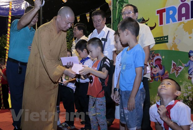 Tet Trung thu y nghia cua con em Viet kieu o thu do Vientianne cua Lao hinh anh 9